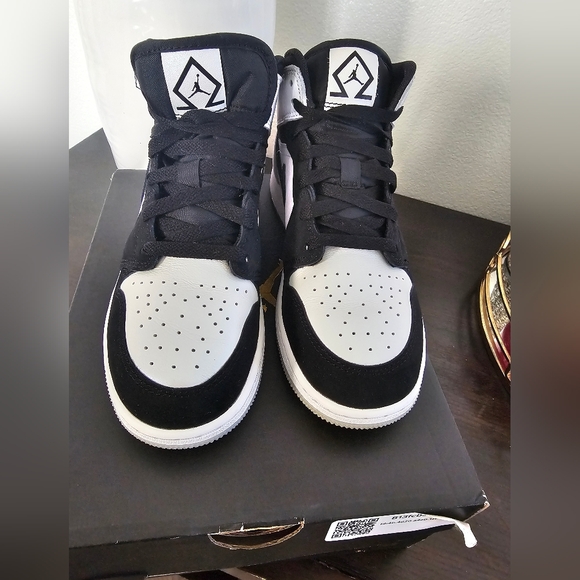 Jordan Other - Air Jordan 1 Mid 4.5 Y